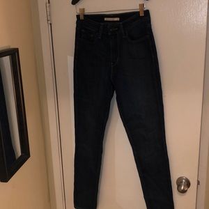 Levi’s high rise skinny Dark wash size 28